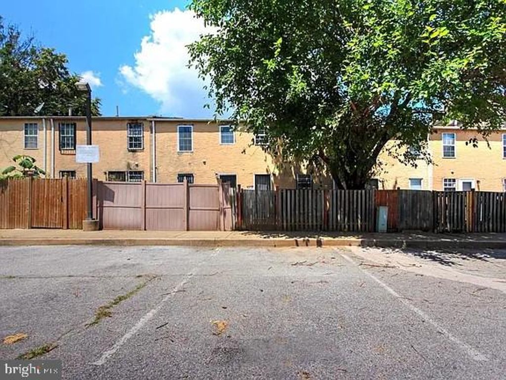 Image 19 of property listing at 1309 E MADISON ST, Baltimore, MD 21205