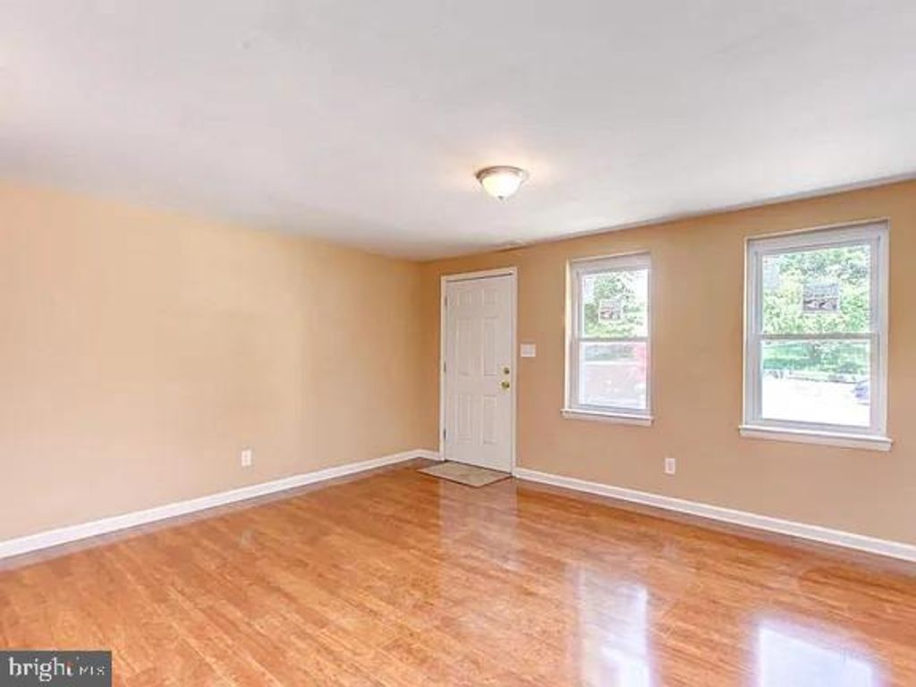 Image 3 of property listing at 1309 E MADISON ST, Baltimore, MD 21205