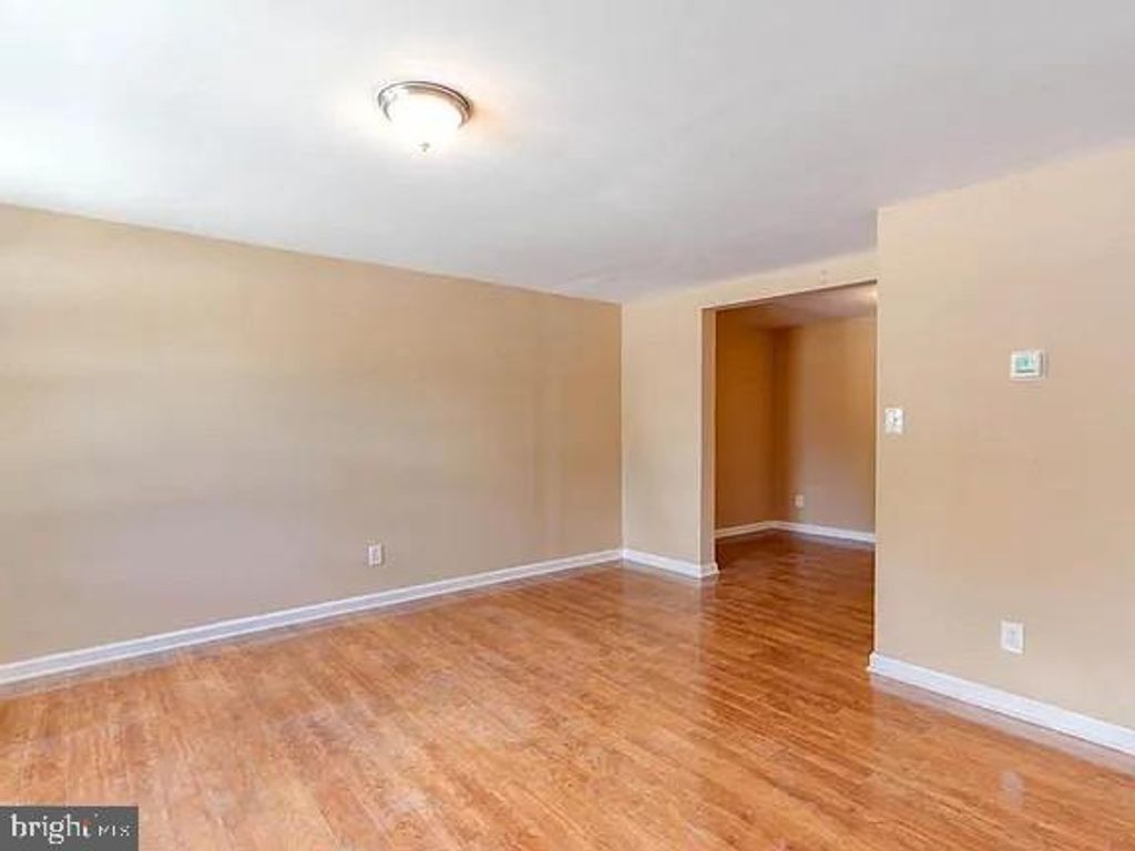 Image 4 of property listing at 1309 E MADISON ST, Baltimore, MD 21205