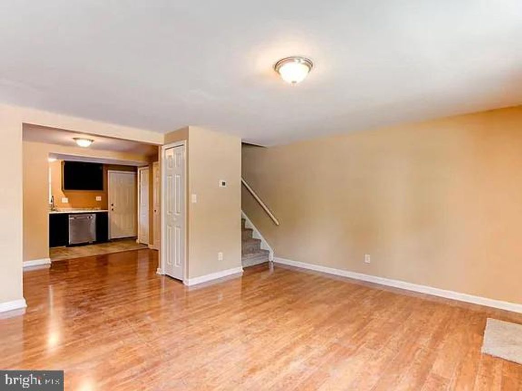 Image 5 of property listing at 1309 E MADISON ST, Baltimore, MD 21205