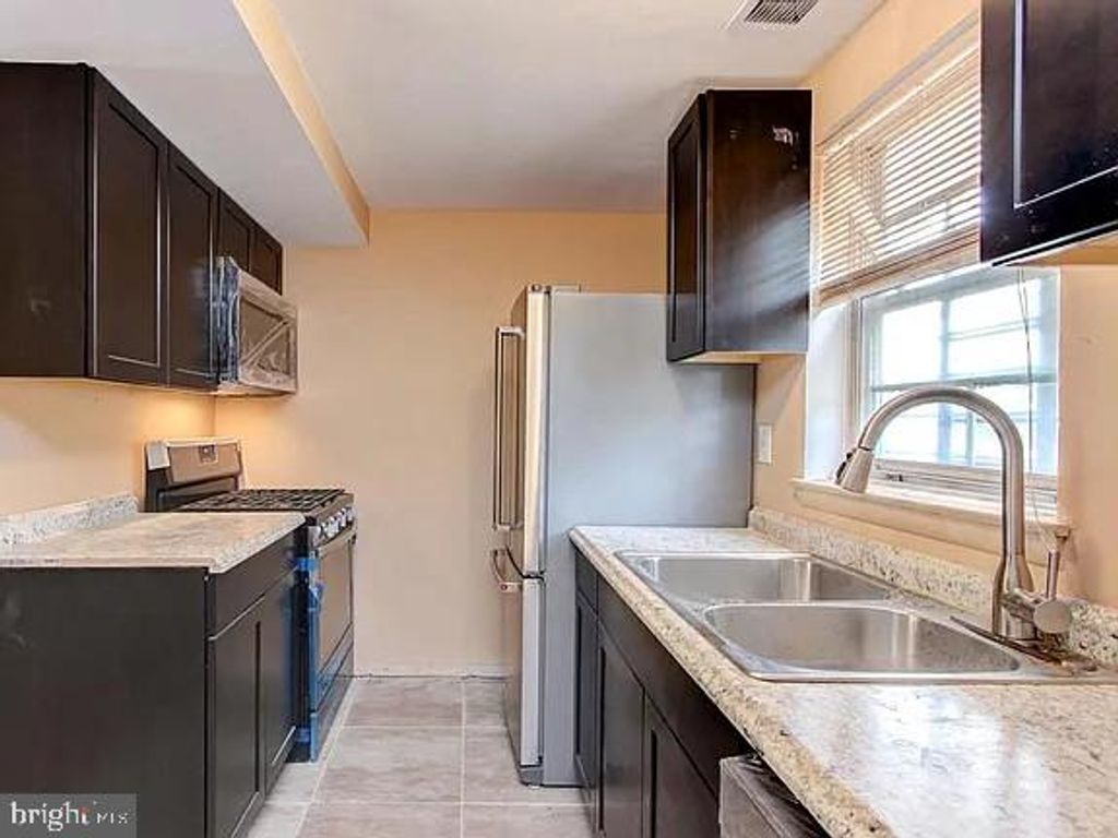 Image 8 of property listing at 1309 E MADISON ST, Baltimore, MD 21205