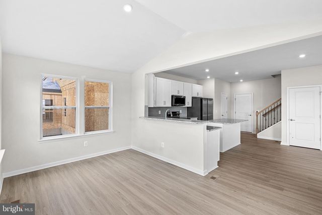 2 FREEMAN ST, Ranson, WV 25438