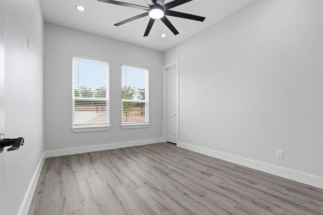 113 Los Robles RD, Elgin, TX 78621
