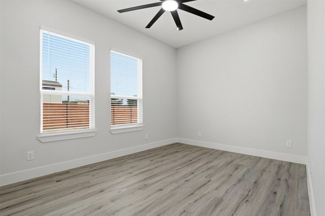 113 Los Robles RD, Elgin, TX 78621