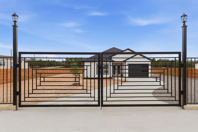113 Los Robles RD, Elgin, TX 78621