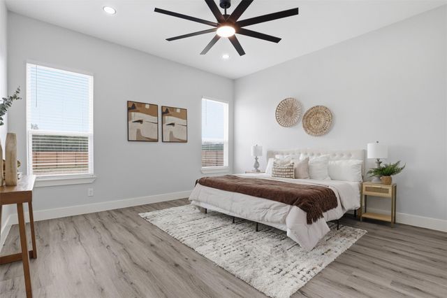 113 Los Robles RD, Elgin, TX 78621