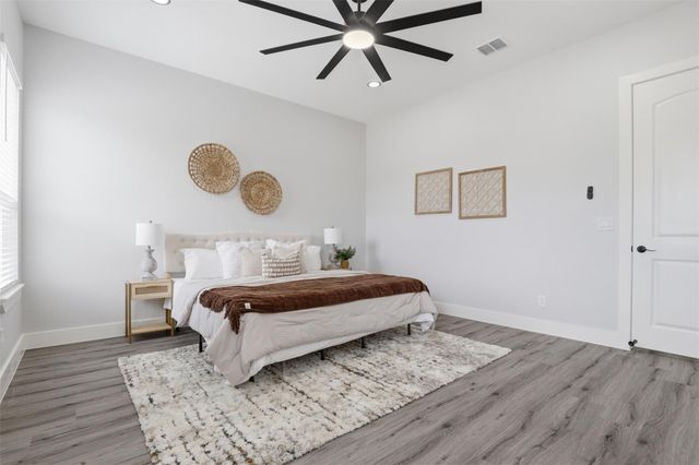 113 Los Robles RD, Elgin, TX 78621