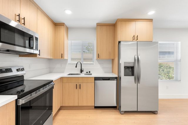 115 Elm St, Roseville, CA 95678