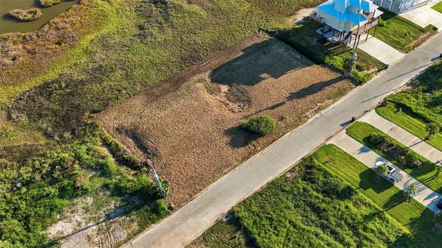 9115 West Bay Road, Galveston, TX 77554