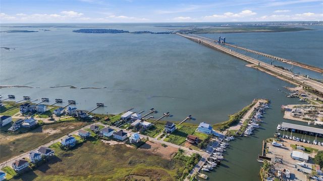 9115 West Bay Road, Galveston, TX 77554