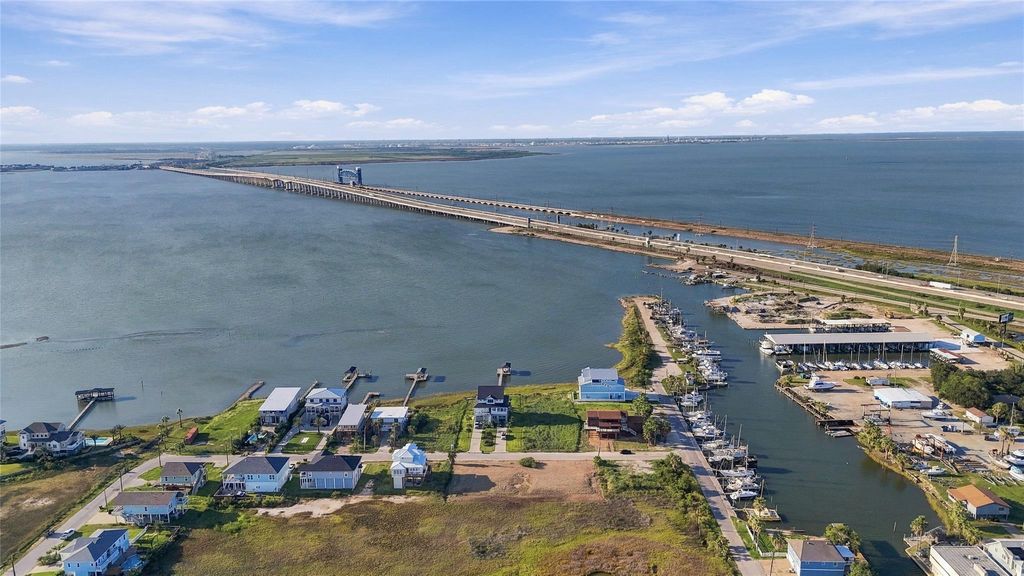 9115 West Bay Road, Galveston, TX 77554