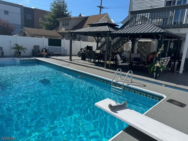 3 Bergen Ave, Fair Lawn Boro, NJ 07410