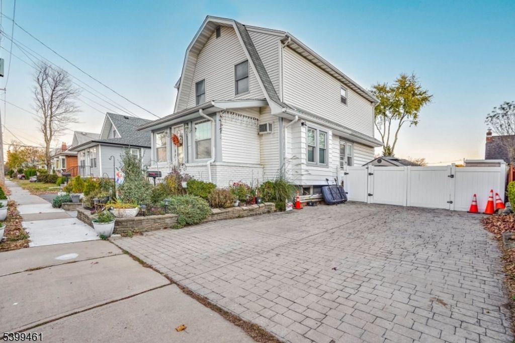 3 Bergen Ave, Fair Lawn Boro, NJ 07410