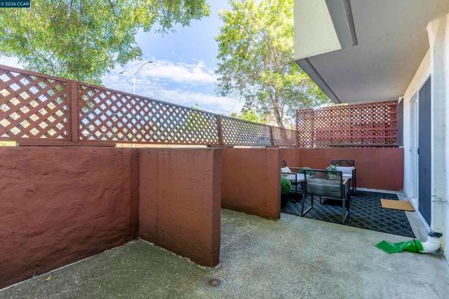 2005 Pleasant Valley Ave 103, Oakland, CA 94611