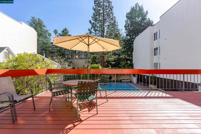 2005 Pleasant Valley Ave 103, Oakland, CA 94611