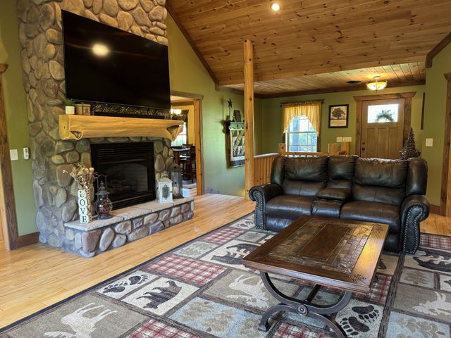 375 Autumn Ridge Ln, Lafayette, TN 37083