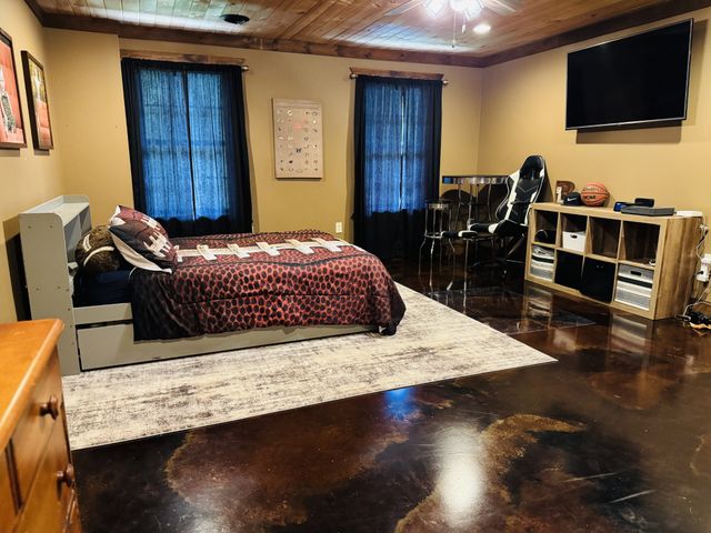 375 Autumn Ridge Ln, Lafayette, TN 37083