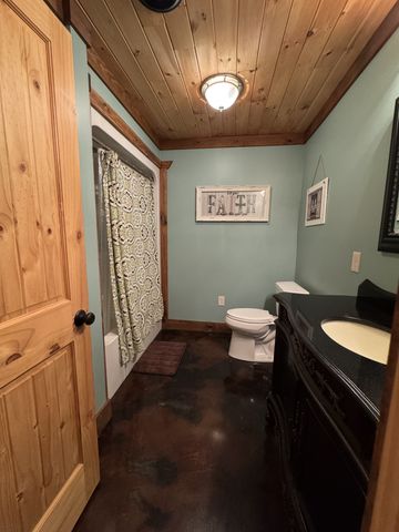 375 Autumn Ridge Ln, Lafayette, TN 37083