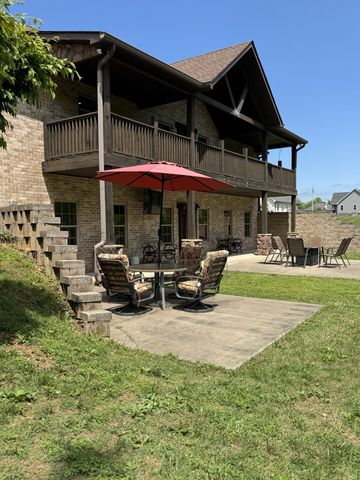 375 Autumn Ridge Ln, Lafayette, TN 37083