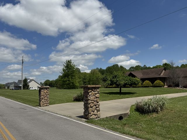 375 Autumn Ridge Ln, Lafayette, TN 37083