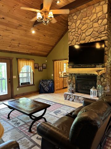 375 Autumn Ridge Ln, Lafayette, TN 37083