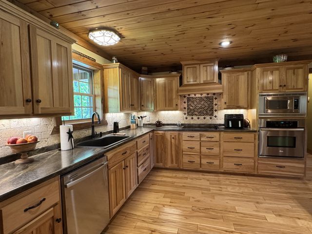 375 Autumn Ridge Ln, Lafayette, TN 37083