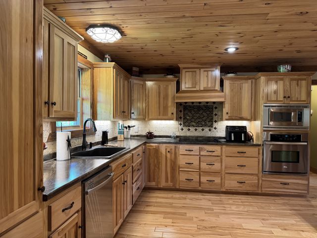 375 Autumn Ridge Ln, Lafayette, TN 37083