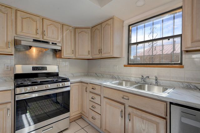 795 Ivory Road SE, Rio Rancho, NM 87124