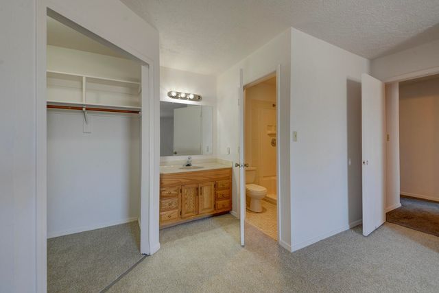 795 Ivory Road SE, Rio Rancho, NM 87124