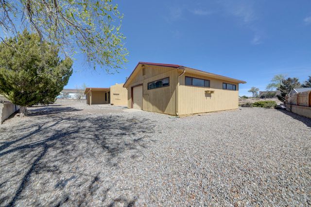 795 Ivory Road SE, Rio Rancho, NM 87124