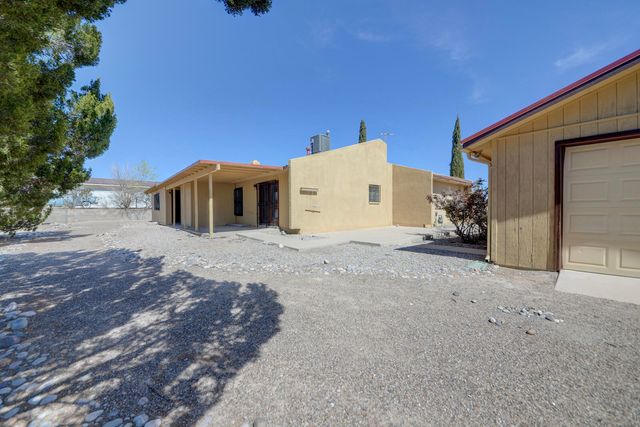 795 Ivory Road SE, Rio Rancho, NM 87124