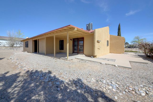 795 Ivory Road SE, Rio Rancho, NM 87124