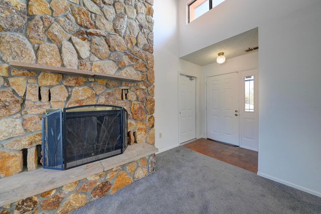 795 Ivory Road SE, Rio Rancho, NM 87124