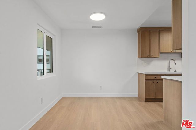 4442 Kingswell Avenue 3, Los Angeles, CA 90027