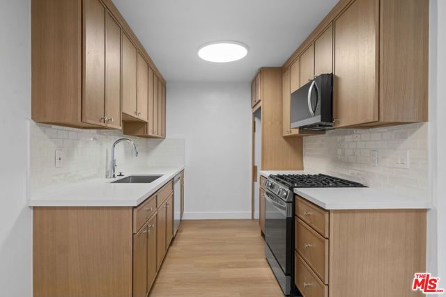 4442 Kingswell Avenue 3, Los Angeles, CA 90027