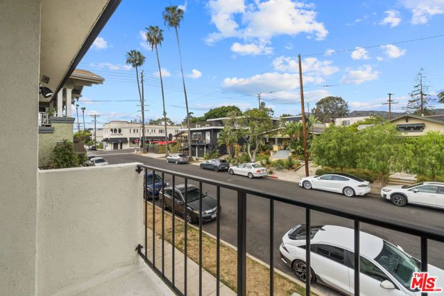 4442 Kingswell Avenue 3, Los Angeles, CA 90027