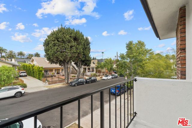 4442 Kingswell Avenue 3, Los Angeles, CA 90027