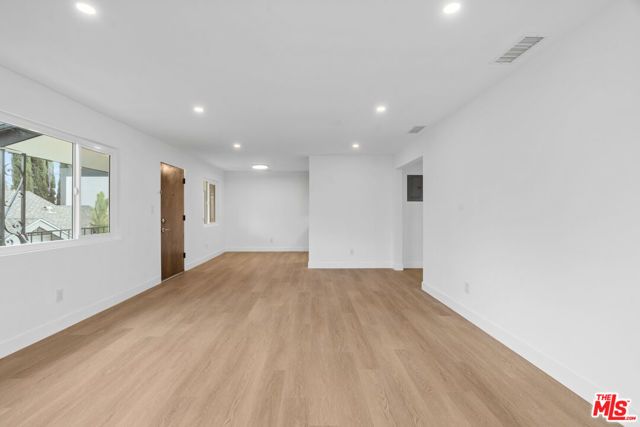 4442 Kingswell Avenue 3, Los Angeles, CA 90027