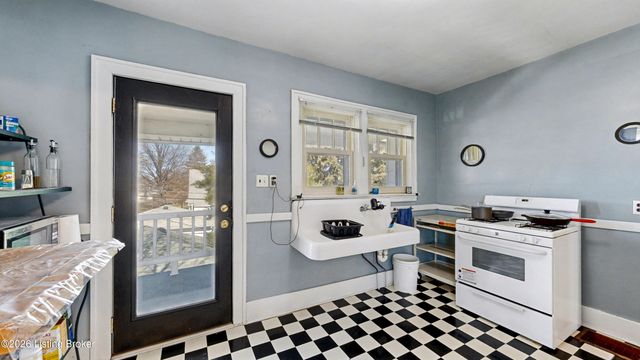 827 Minoma Ave, Louisville, KY 40217