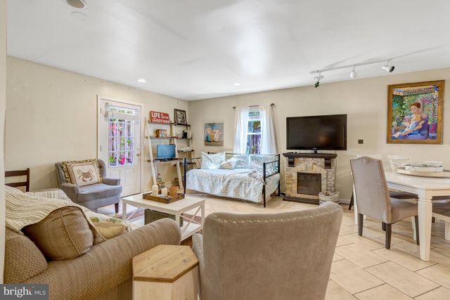 12504 POPES HEAD RD, Clifton, VA 20124