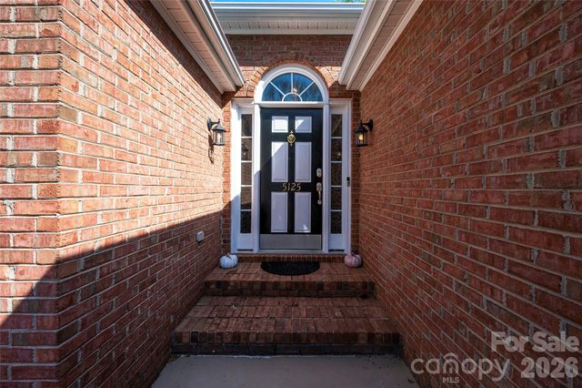 5125 Old Plantation Circle, Winston Salem, NC 27104