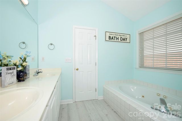 5125 Old Plantation Circle, Winston Salem, NC 27104