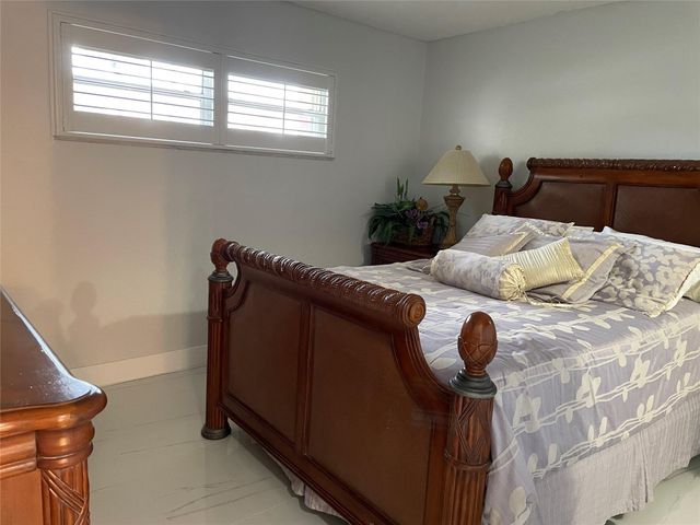 9420 S Hollybrook Lake Drive 102, Pembroke Pines, FL 33025