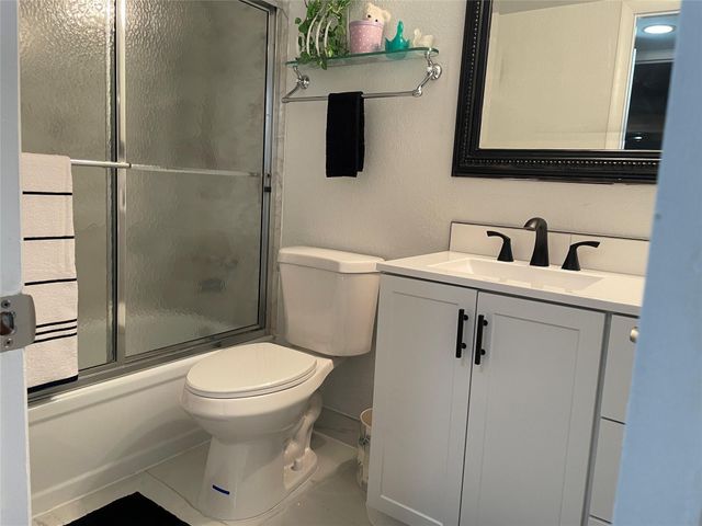 9420 S Hollybrook Lake Drive 102, Pembroke Pines, FL 33025