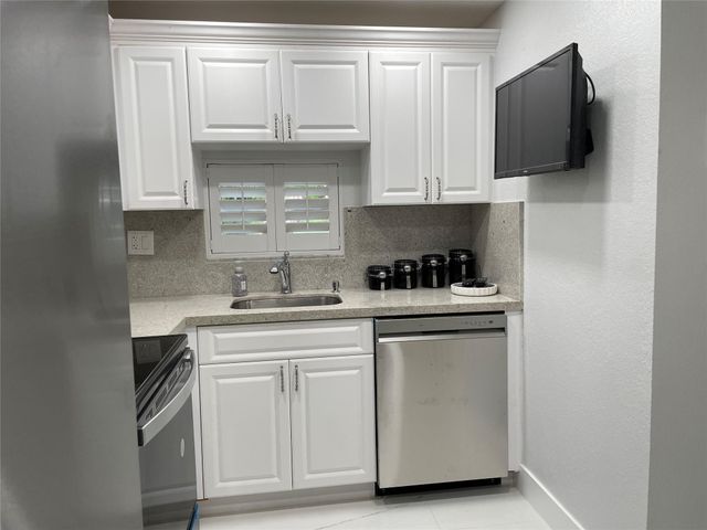 9420 S Hollybrook Lake Drive 102, Pembroke Pines, FL 33025