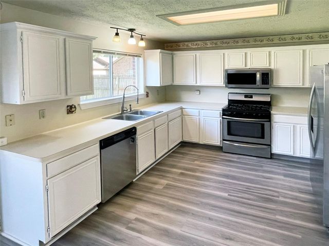 2918 Colonel Court Drive, Richmond, TX 77406