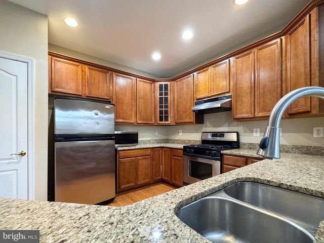 12652 HERON RIDGE DR, Fairfax, VA 22030