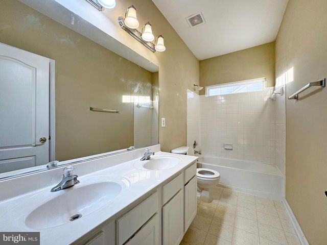 12652 HERON RIDGE DR, Fairfax, VA 22030