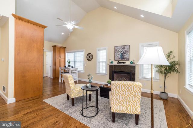 3657 APPLEBUTTER RD, Fountainville, PA 18923