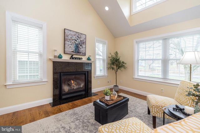 3657 APPLEBUTTER RD, Fountainville, PA 18923